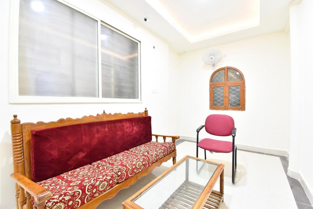 Oyo 44065 Sri Krishna Nilaya Bangalore Exterior foto